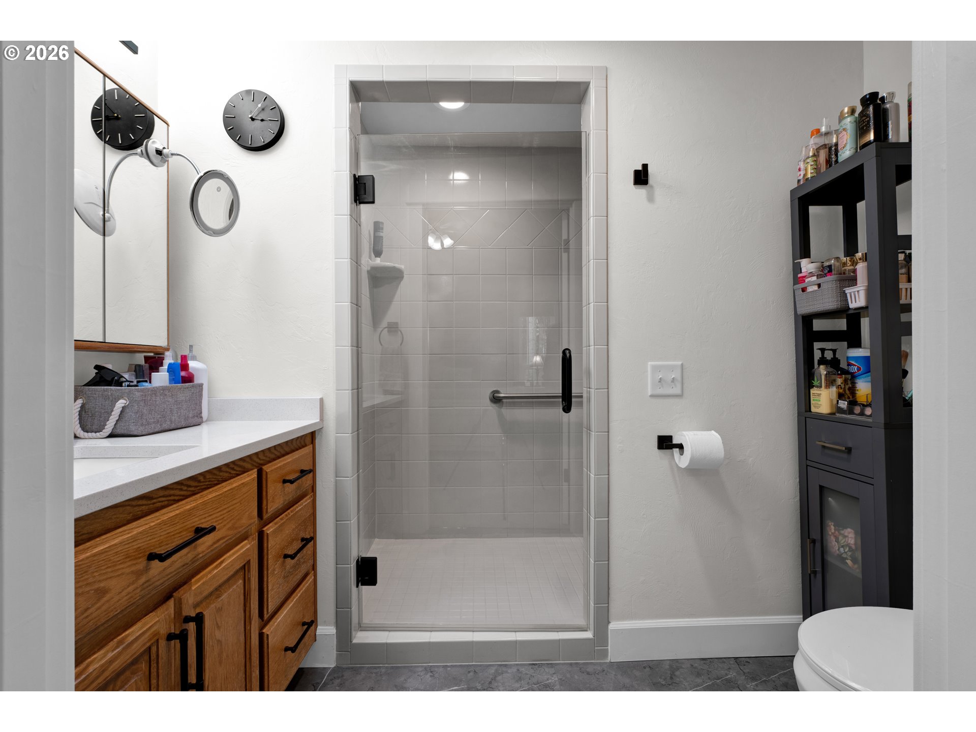 91606 Coburg Road Eugene, OR 97408 - Photo 21 of 30 a bathroom with a shower and a sink