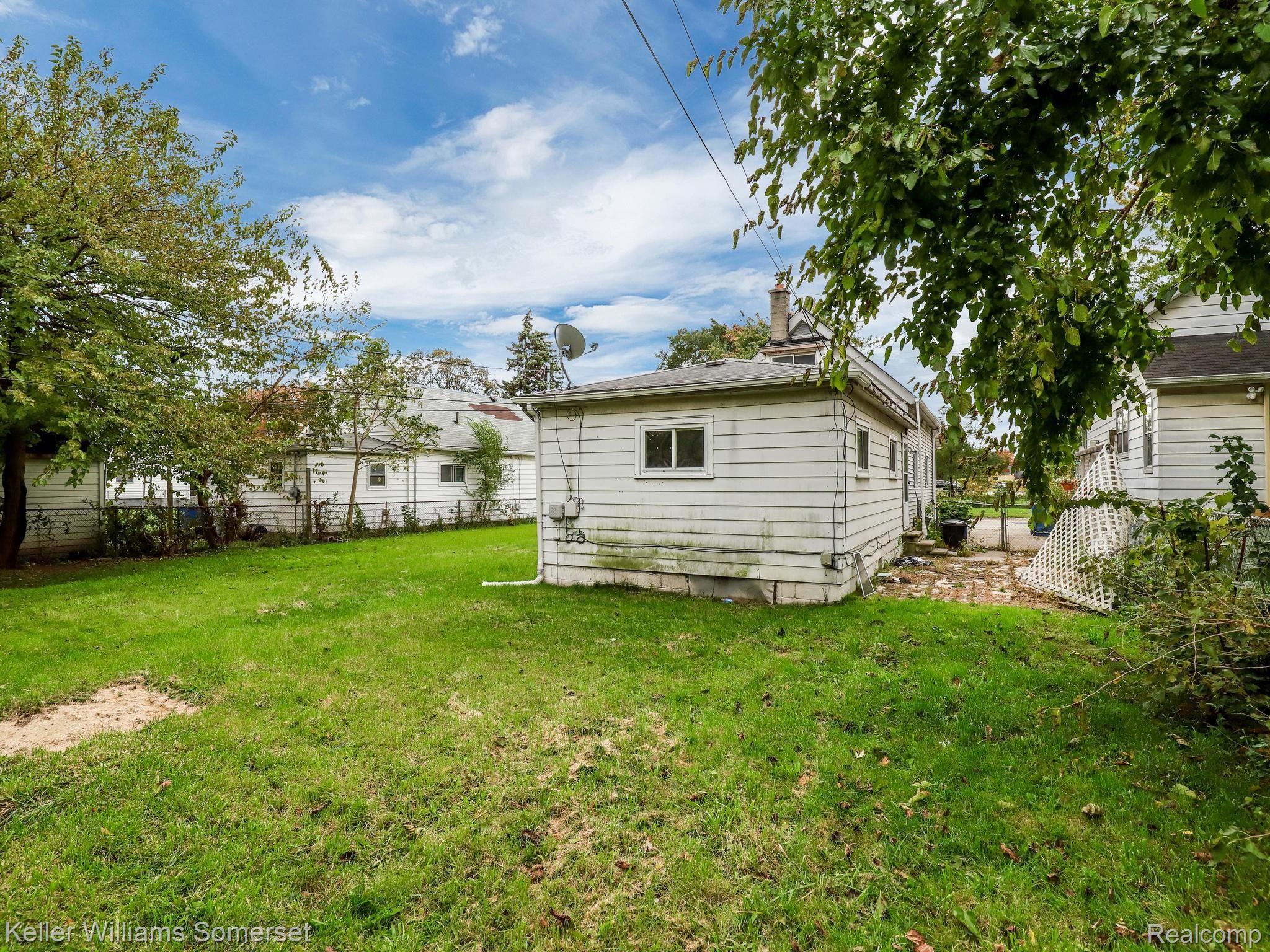 8237 Rivard Avenue Warren, MI 48089 - Photo 24 of 28 REAR VIEW