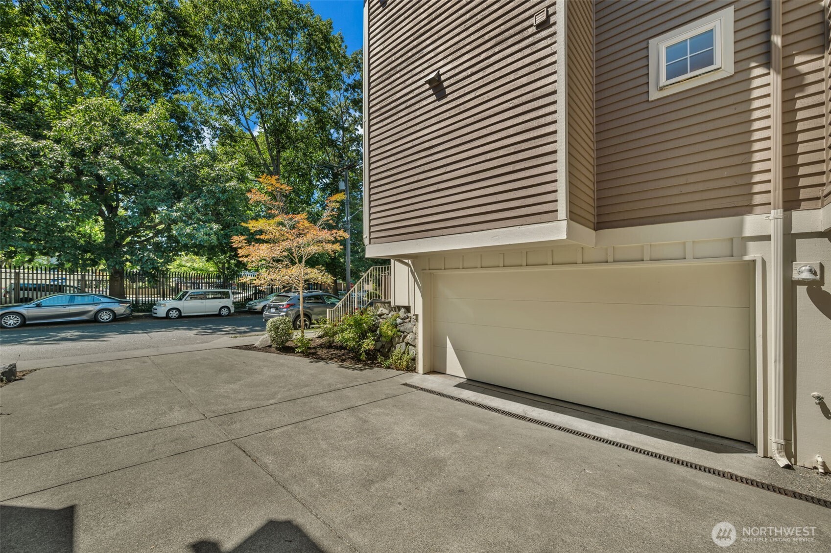 4720 Interlake Avenue North Seattle, WA 98103 - Photo 36 of 40