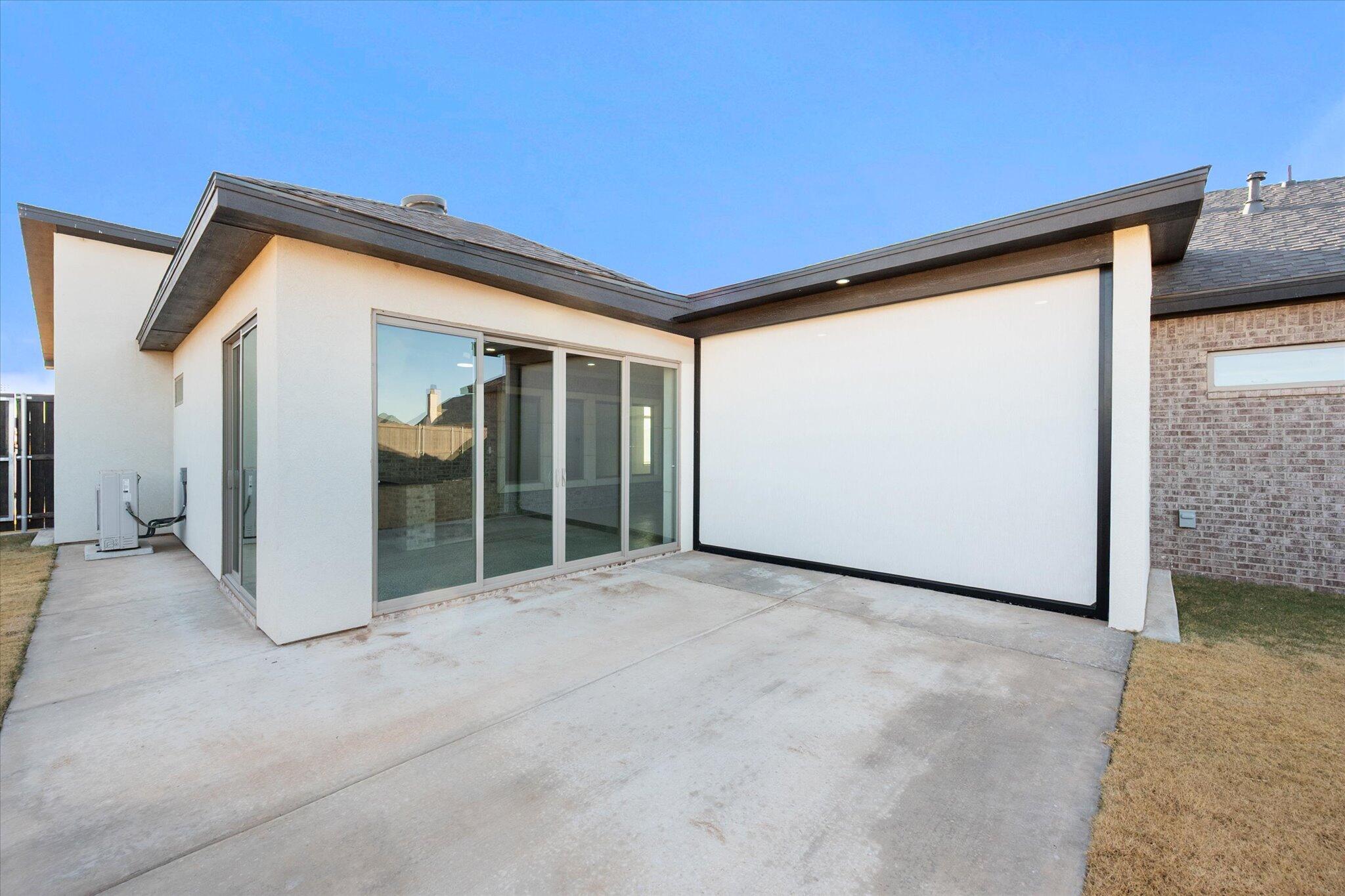 7516 57th Street Lubbock, TX 79407 - Photo 35 of 35 a view of a big room with balcony and balcony