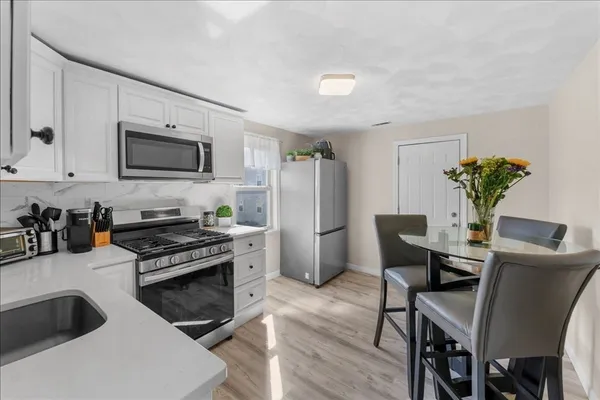 $2,600 | 49 A Massasoit Avenue, Unit 2, Hull, MA 02045