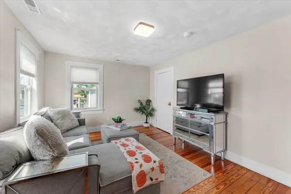 $2,600 | 49 A Massasoit Avenue, Unit 2, Hull, MA 02045