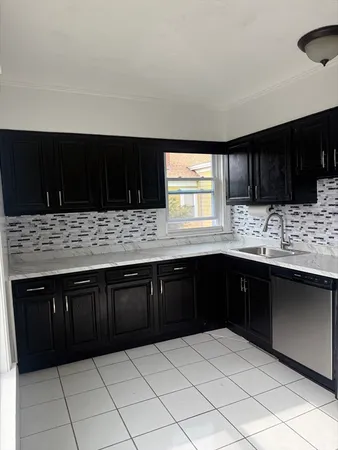 $2,200 | 19 Harrison Street, Unit 2, Taunton, MA 02780