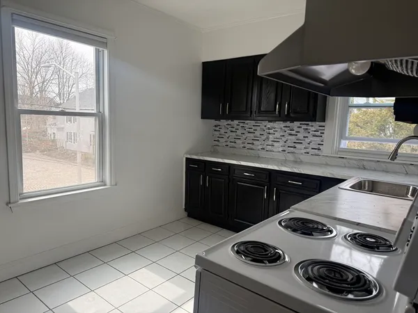 $2,200 | 19 Harrison Street, Unit 2, Taunton, MA 02780