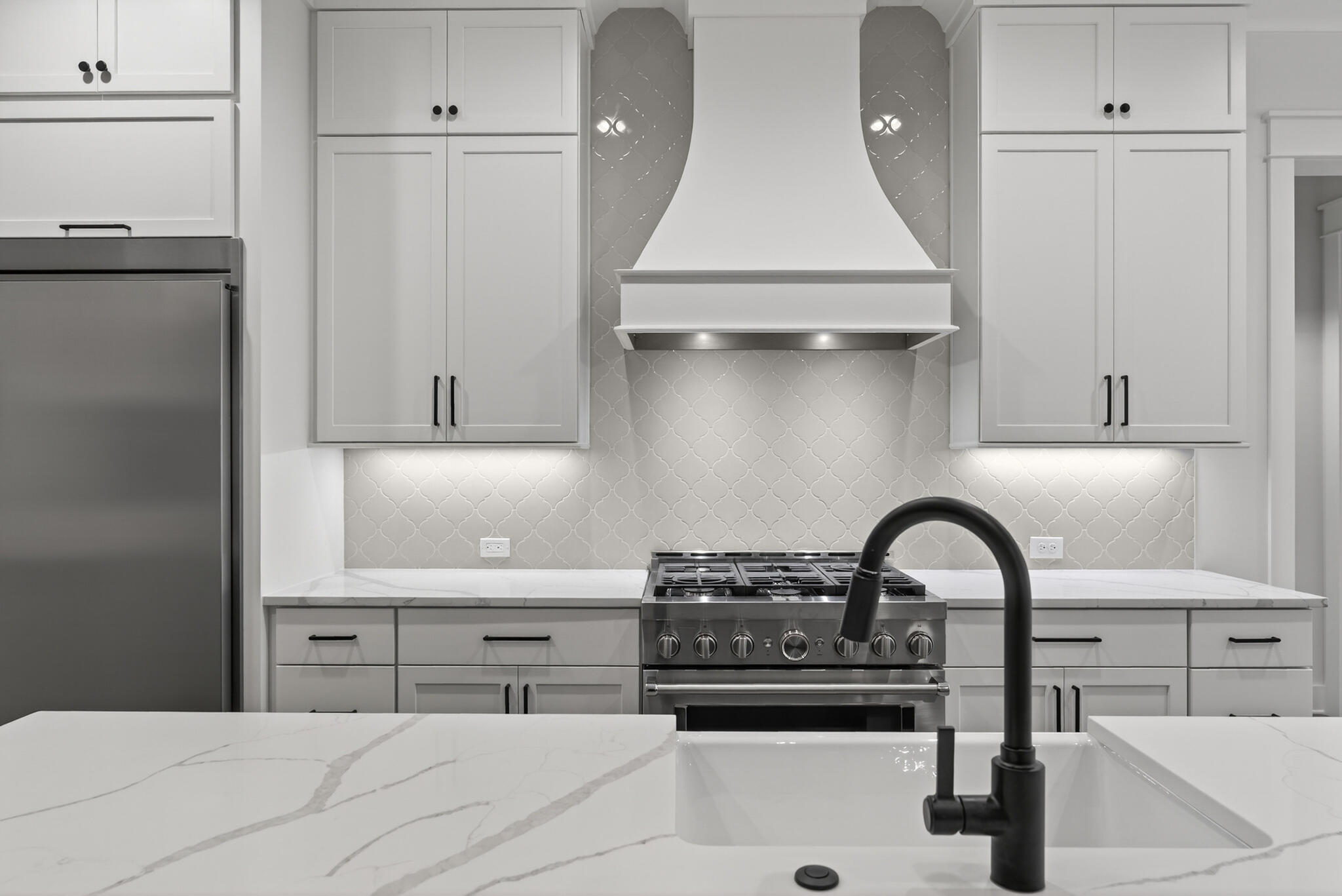 453 Shimmer Circle Freeport, FL 32439 - Photo 12 of 38 a kitchen with a sink and a stove