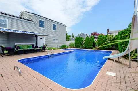 $969,000 | 262 Rose Street, Massapequa Park, NY 11762