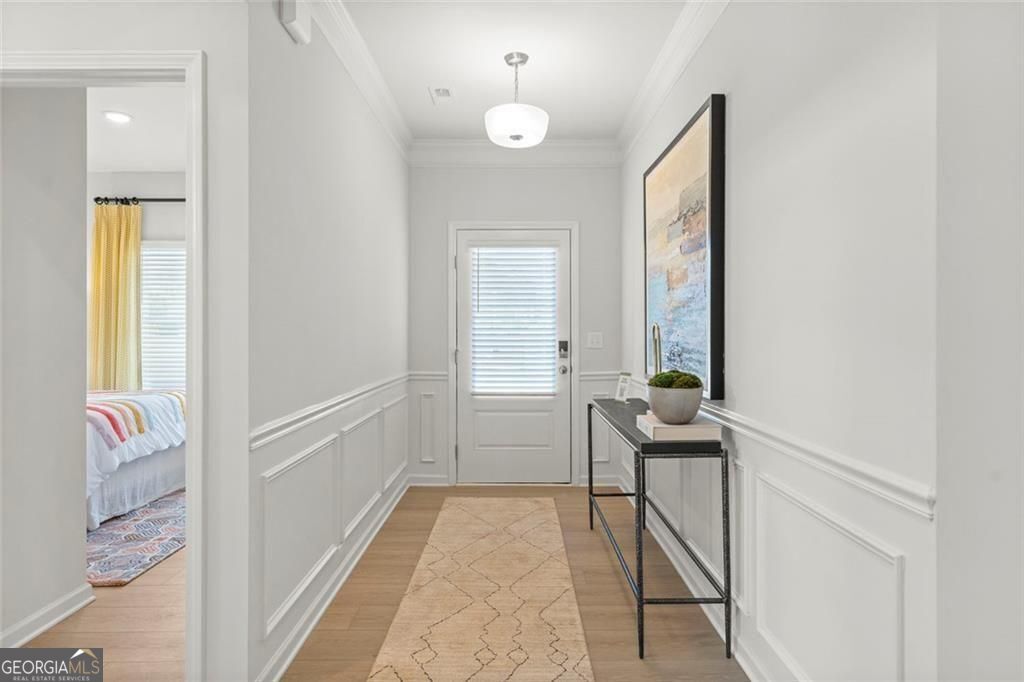 105 Roy Drive Calhoun, GA 30701 - Photo 5 of 28 a bathroom with a sink a mirror and a bathtub