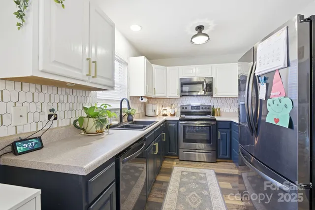 $379,900 | 122 Valley Glen Drive, Troutman, NC 28166