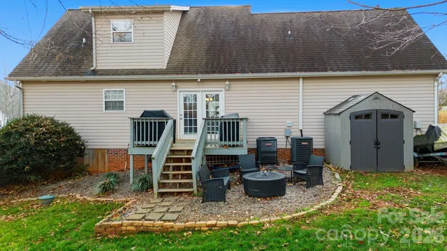 a view of a house with backyard and sitting area