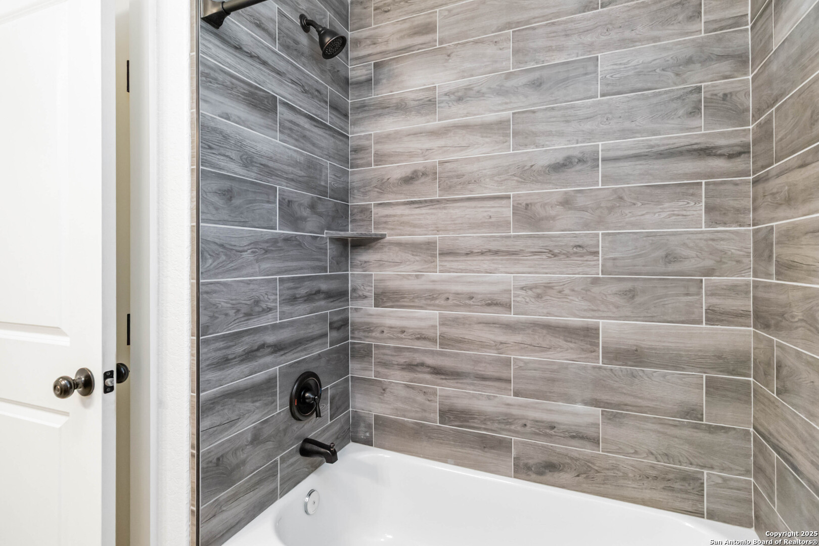 188 Old Camp Road Bandera, TX 78003 - Photo 19 of 36 a bathroom with a tub