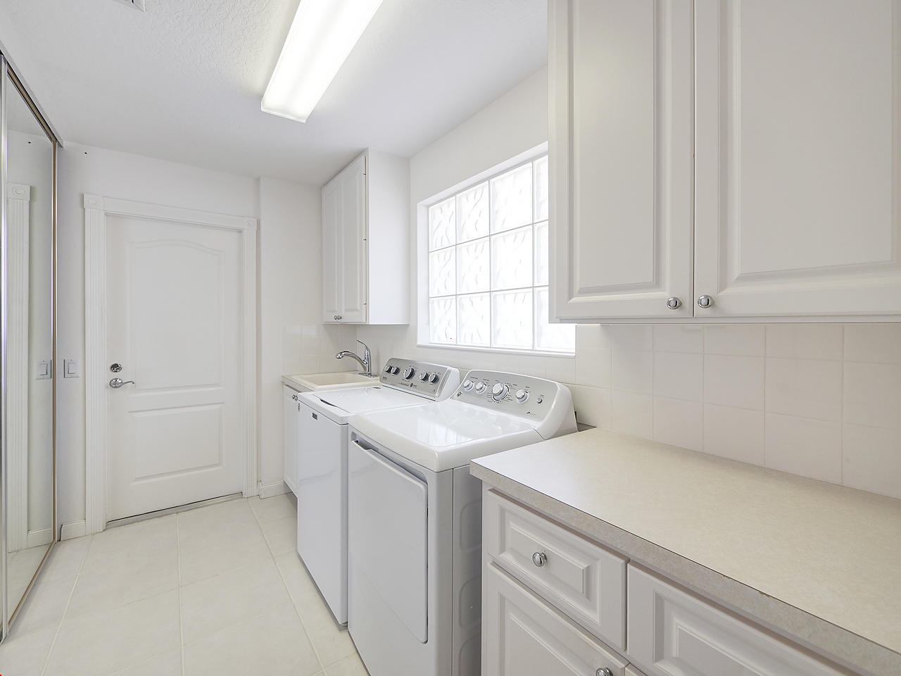 1158 Southwest Balmoral Trace Stuart, FL 34997 - Photo 24 of 32 Laundry Room
