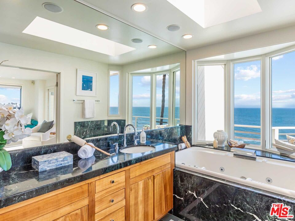 20946 Pacific Coast Highway Malibu, CA 90265 - Photo 8 of 22