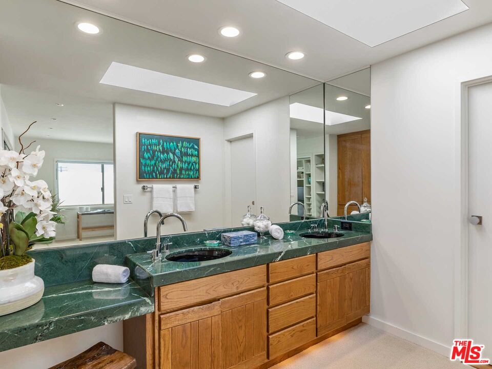 20946 Pacific Coast Highway Malibu, CA 90265 - Photo 10 of 22