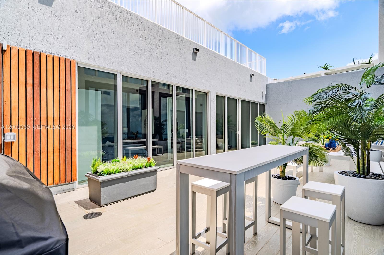 495 Brickell Avenue, Unit PH5703 Miami, FL 33131 - Photo 33 of 52 Open ceiling private patio