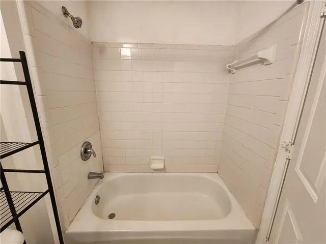 $1,995 | 1074 Peachtree Walk Northeast, Unit B522, Atlanta, GA 30309