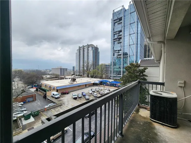 $1,995 | 1074 Peachtree Walk Northeast, Unit B522, Atlanta, GA 30309