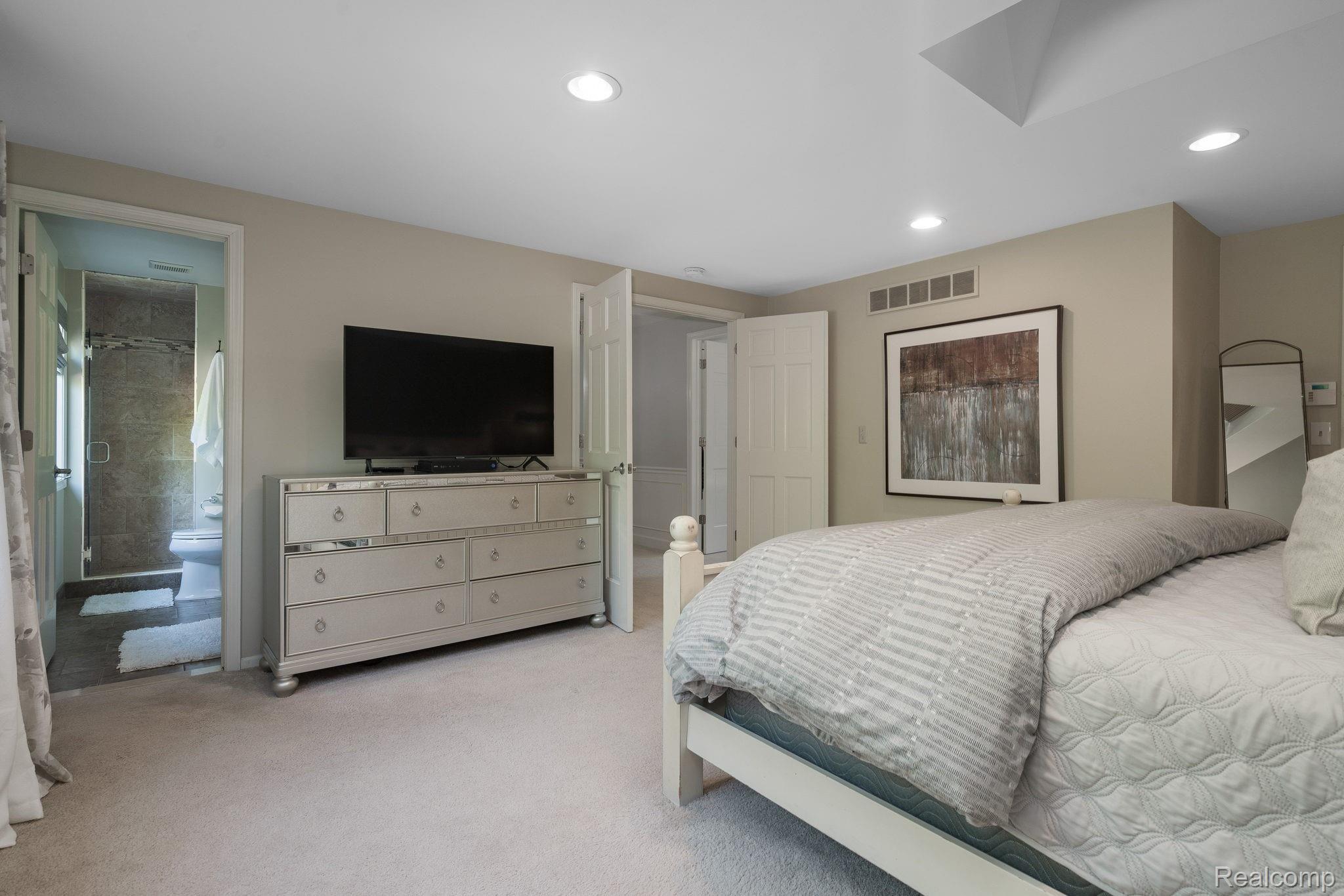 3280 Hadden Road Rochester, MI 48306 - Photo 34 of 63 31-web-or-mls-3280-Hadden-Rd-31.jpg