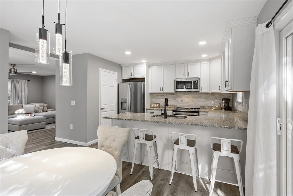 22 Apthorp Street Worcester, MA 01606 - Photo 4 of 32