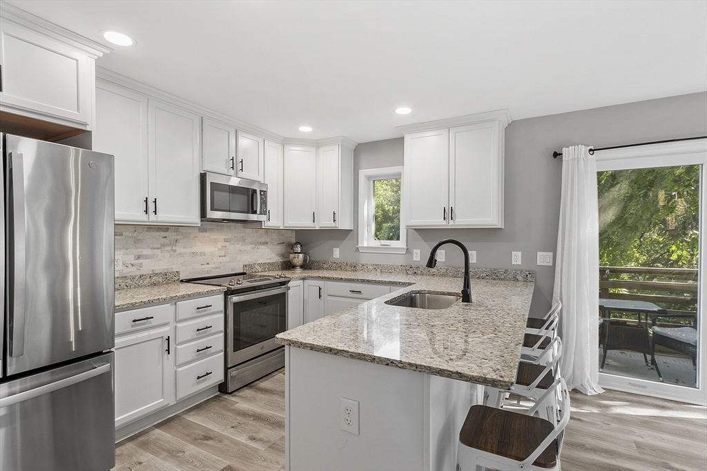 22 Apthorp Street Worcester, MA 01606 - Photo 6 of 32