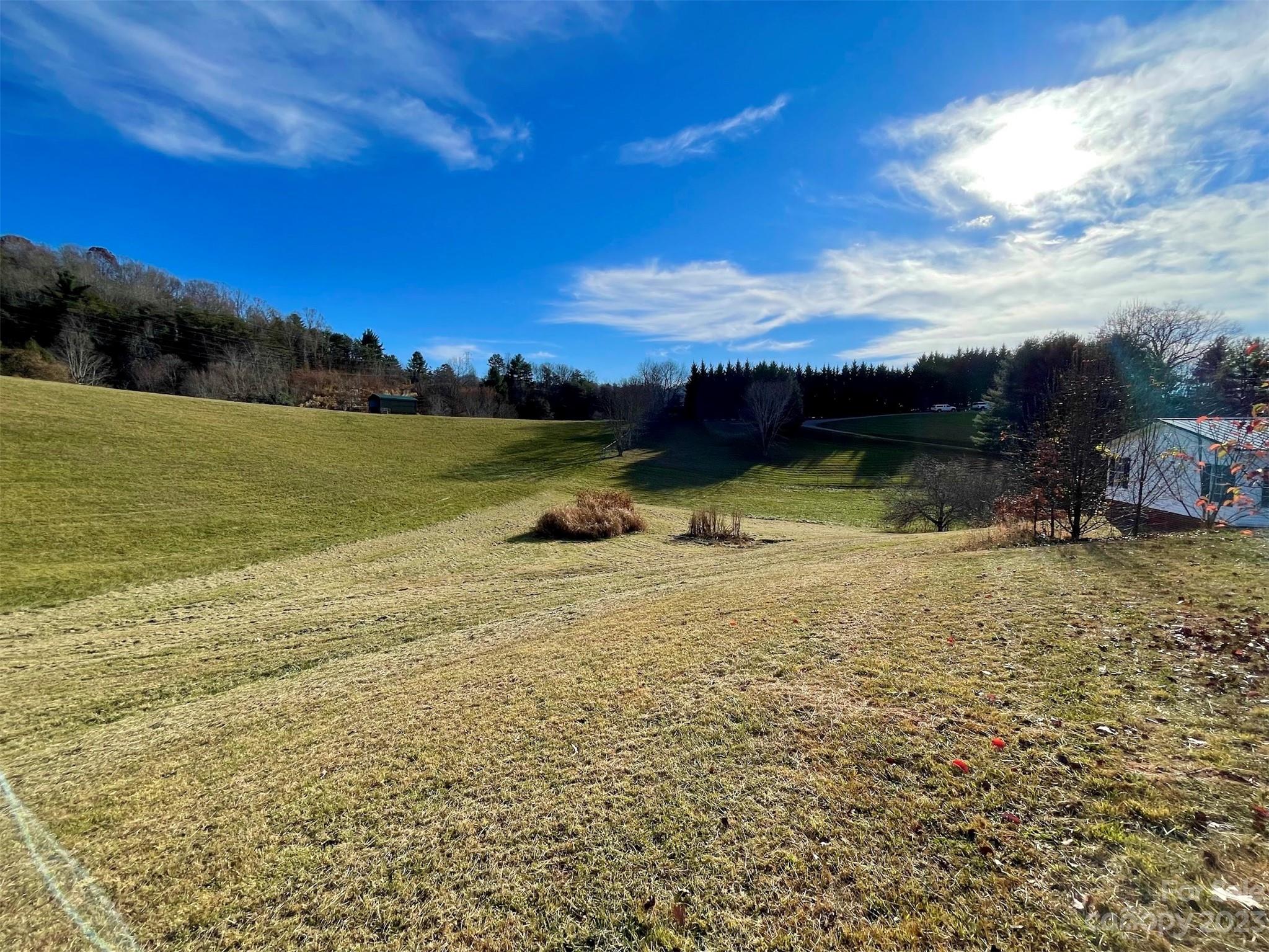 570 Scottdale Road Canton, NC 28716 - Photo 39 of 44 a view of an ocean from a yard