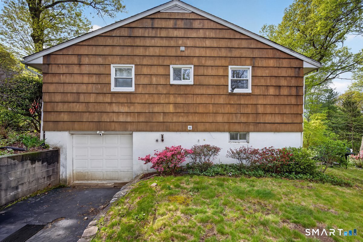 131 Clay Hill Road Stamford, CT 06905 - Photo 28 of 32