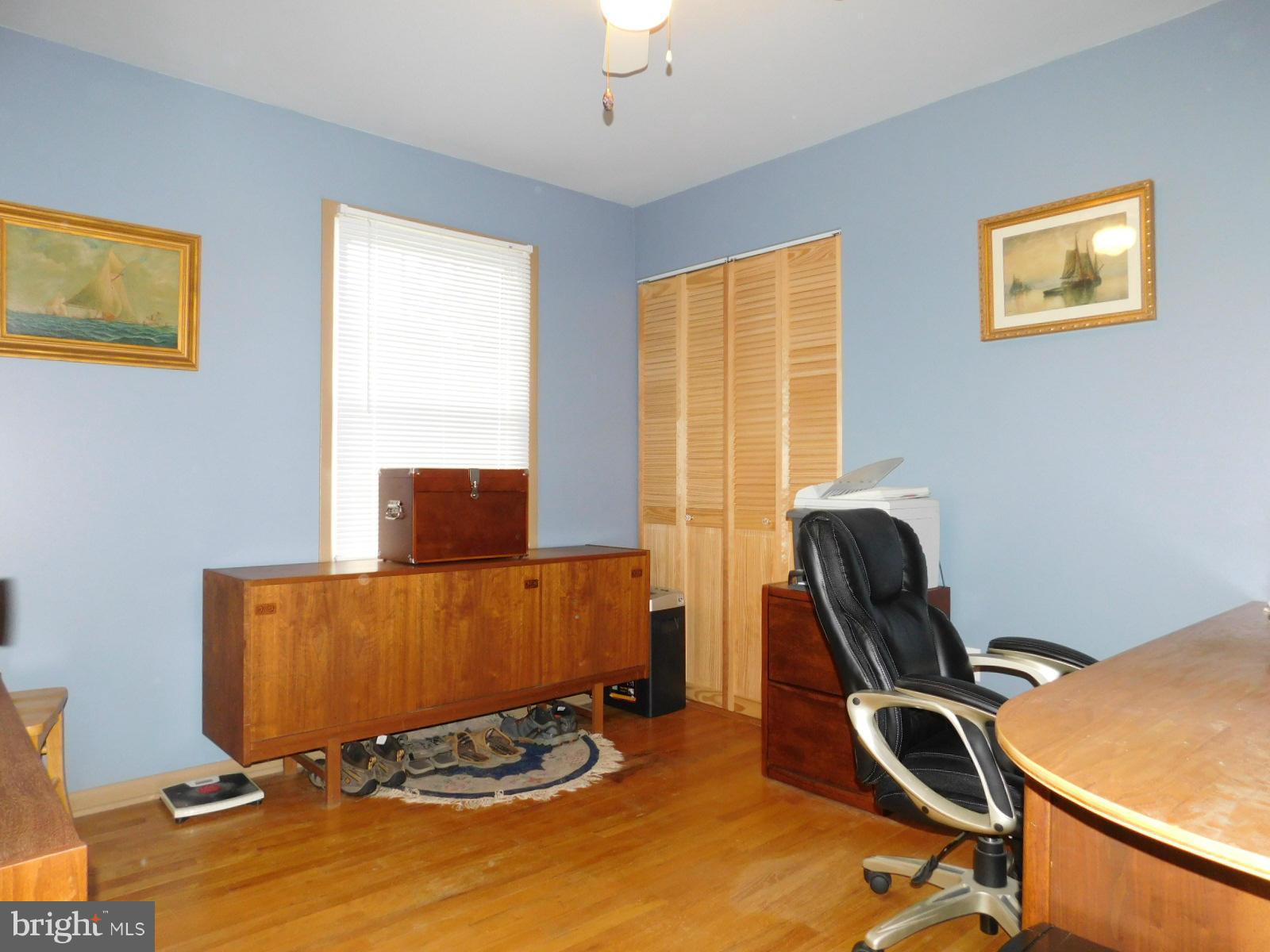 6301 Gormley Place Springfield, VA 22152 - Photo 13 of 21 Bedroom # upstairs