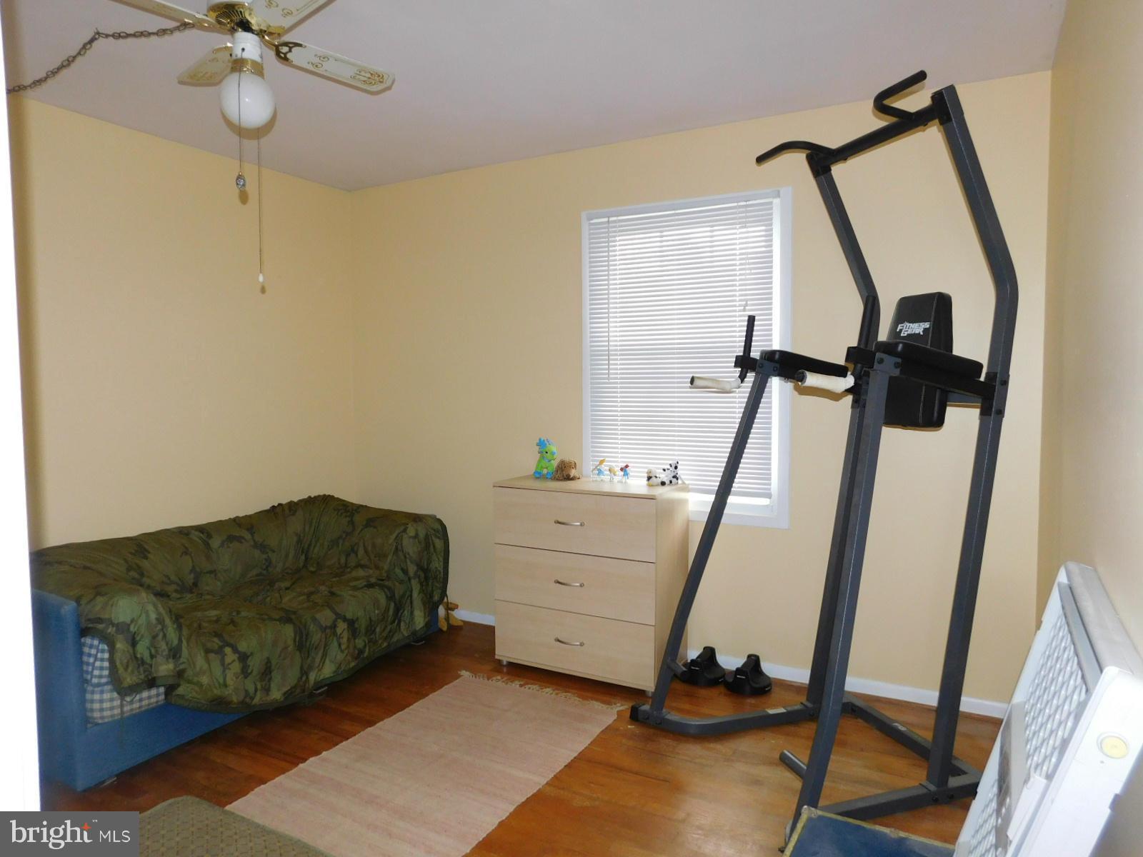 6301 Gormley Place Springfield, VA 22152 - Photo 14 of 21 Bedroom #2 Upstairs