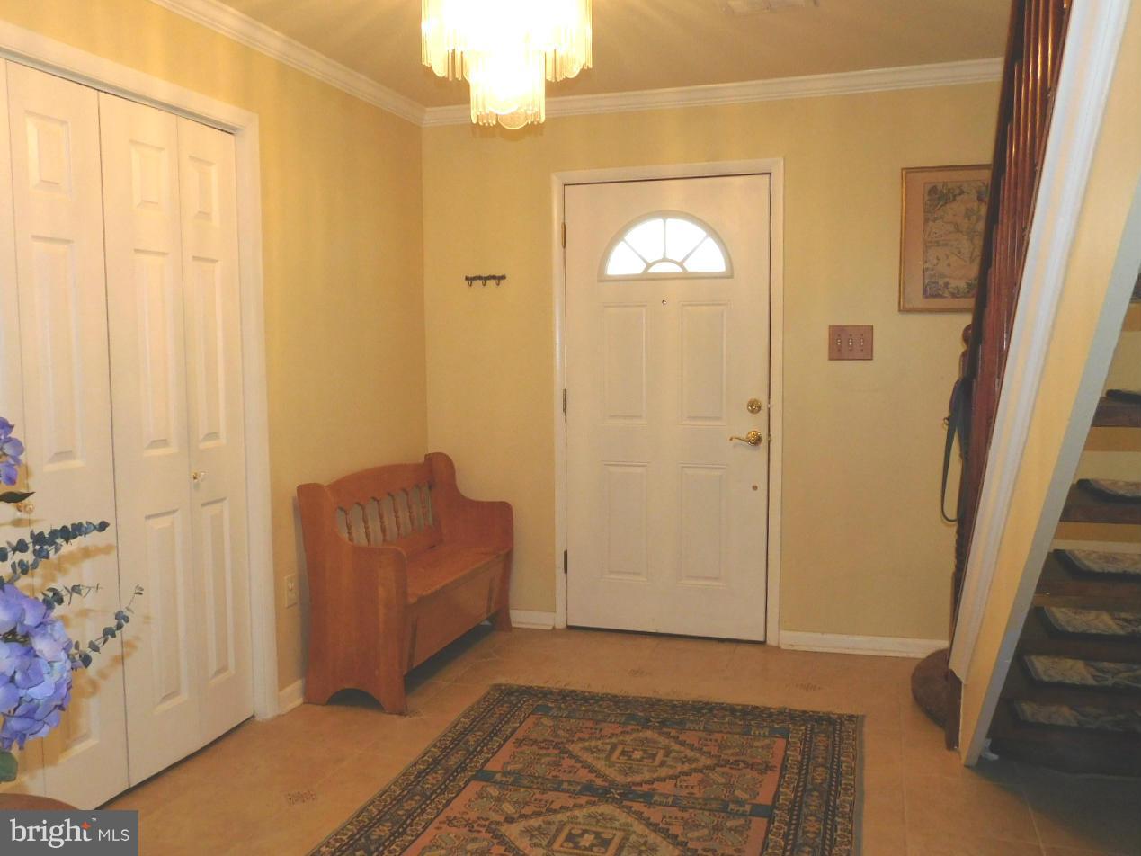 6301 Gormley Place Springfield, VA 22152 - Photo 4 of 21 Foyer Entrance