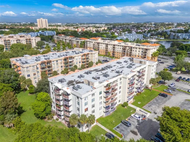 $310,000 | 9310 Fontainebleau Boulevard, Unit 201, Miami, FL 33172