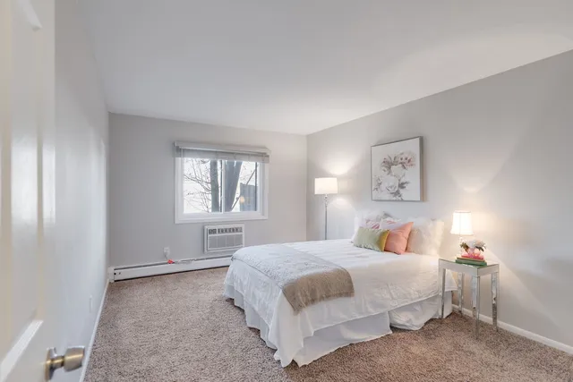 $189,000 | 31 Washington Boulevard, Unit 105, Mundelein, IL 60060