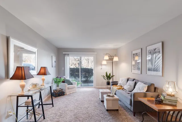 $189,000 | 31 Washington Boulevard, Unit 105, Mundelein, IL 60060