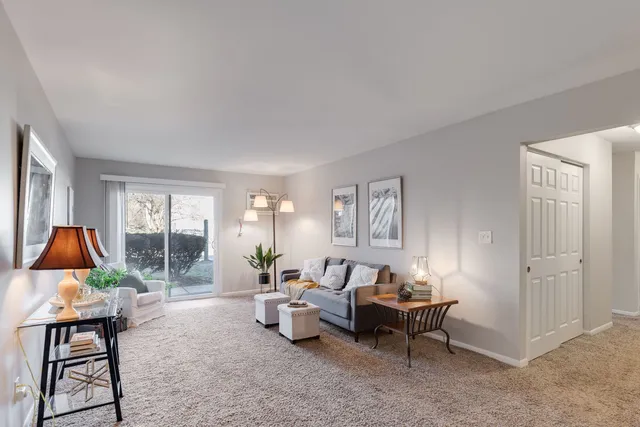 $189,000 | 31 Washington Boulevard, Unit 105, Mundelein, IL 60060