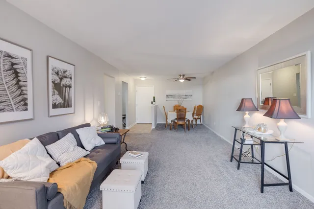 $189,000 | 31 Washington Boulevard, Unit 105, Mundelein, IL 60060