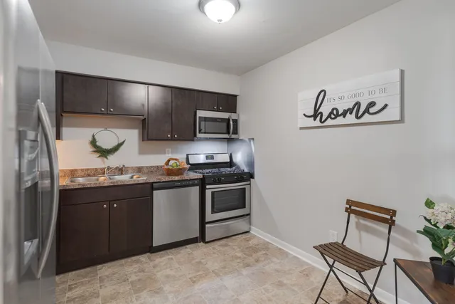 $189,000 | 31 Washington Boulevard, Unit 105, Mundelein, IL 60060