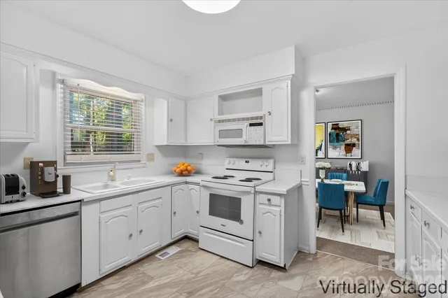 $429,599 | 10917 Blue Heron Drive, Charlotte, NC 28226