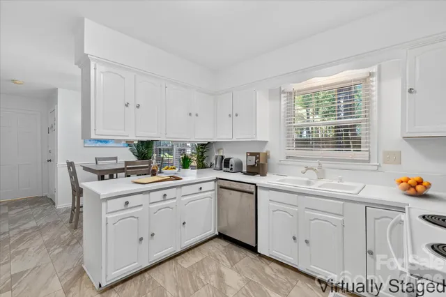 $429,599 | 10917 Blue Heron Drive, Charlotte, NC 28226