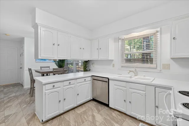 $474,999 | 10917 Blue Heron Drive, Charlotte, NC 28226