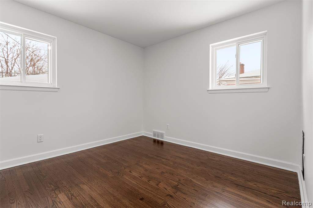 8932 Wormer Redford, MI 48239 - Photo 24 of 36
