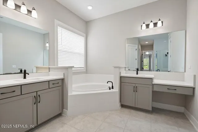 a view of entryway and kitchen