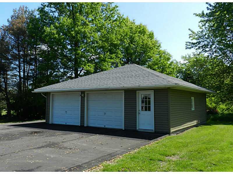 1781 Christy Road Hermitage, PA 16148 - Photo 17 of 18 Parking Lot/Garage.