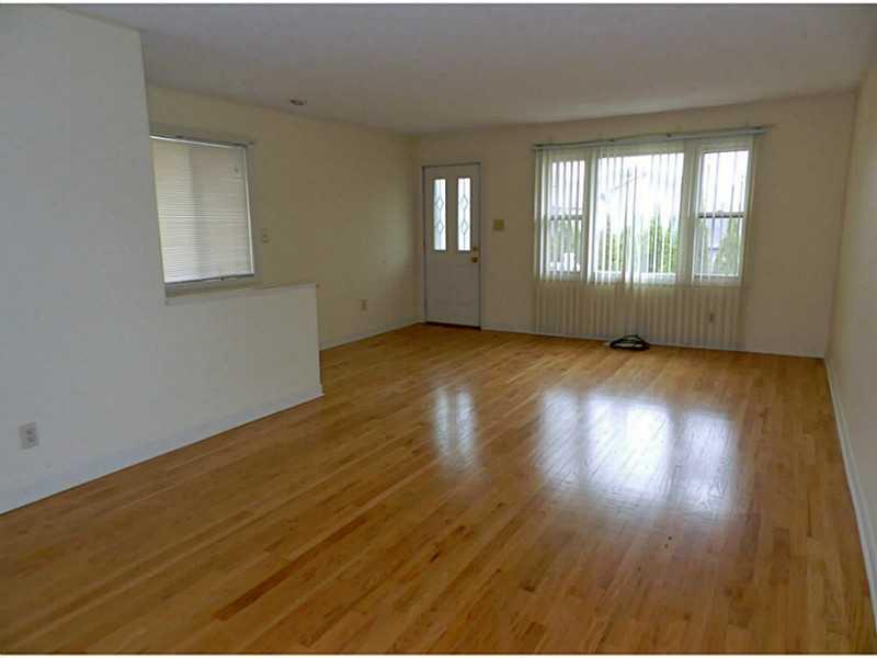 1781 Christy Road Hermitage, PA 16148 - Photo 8 of 18 Living Room.