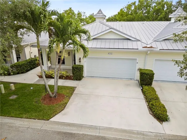 a view of a house with a sink gate and a yard