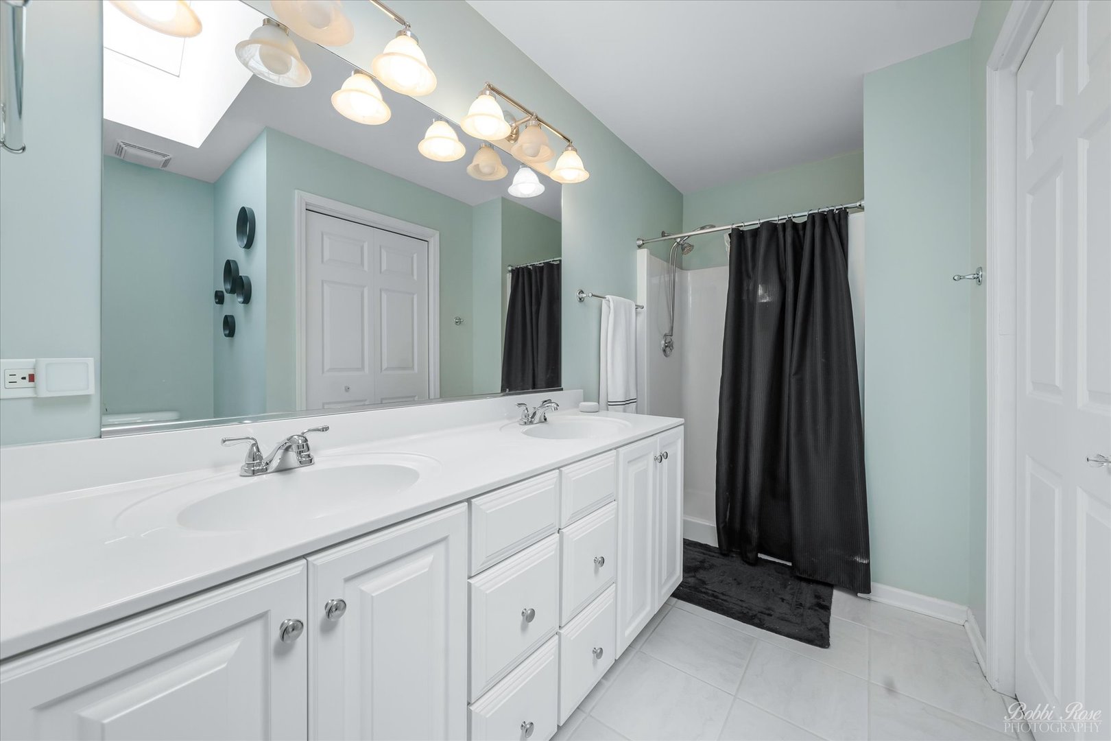 439 South Church Road Bensenville, IL 60106 - Photo 25 of 49 a bathroom with a double vanity sink and a mirror