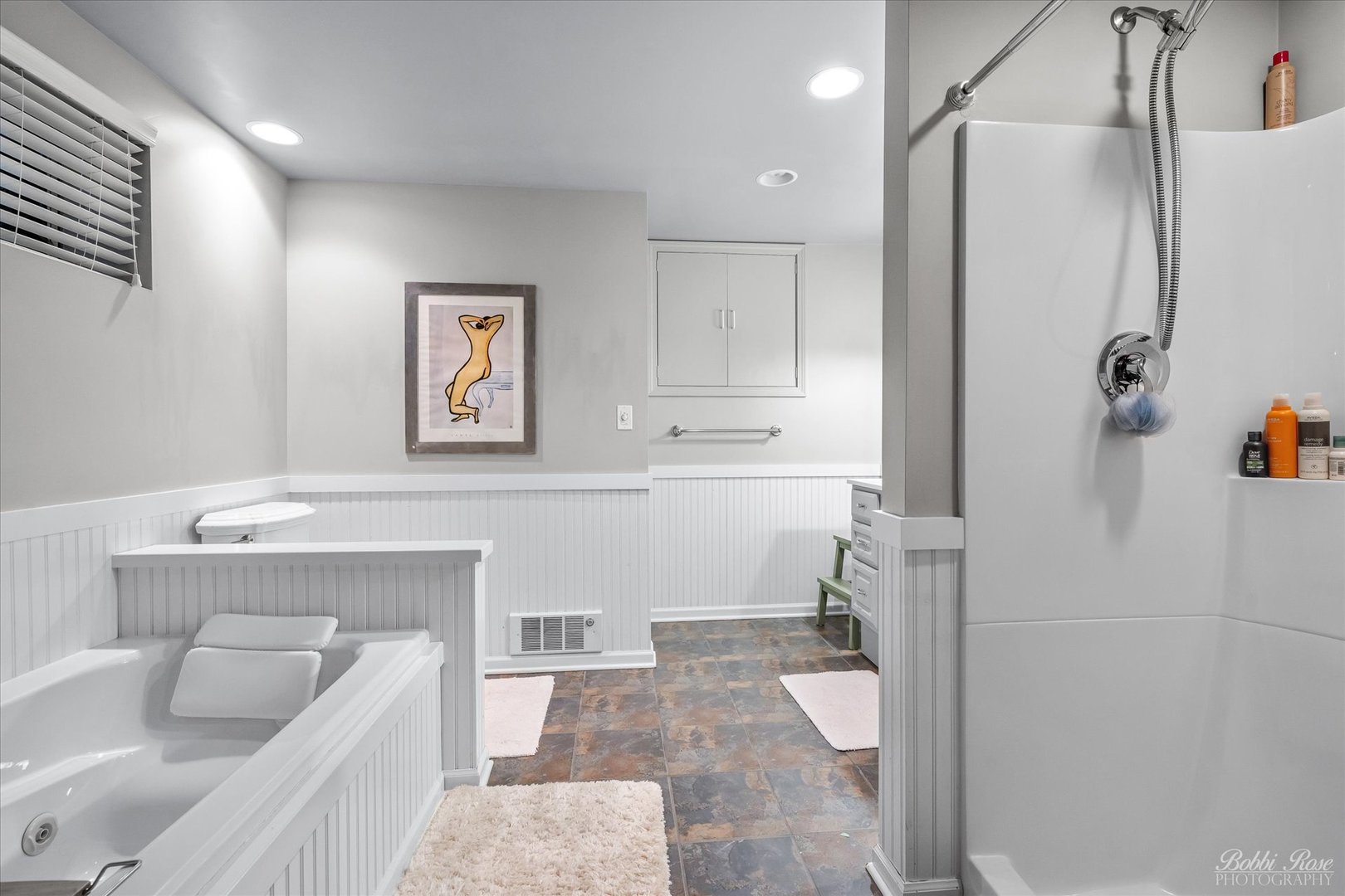 439 South Church Road Bensenville, IL 60106 - Photo 36 of 49 a bathroom with a tub sink and toilet