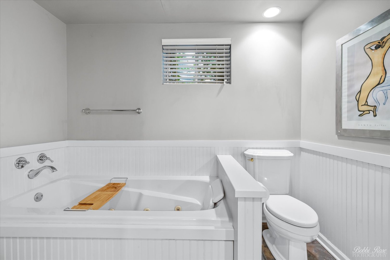 439 South Church Road Bensenville, IL 60106 - Photo 38 of 49 a bathroom with a toilet and a bathtub