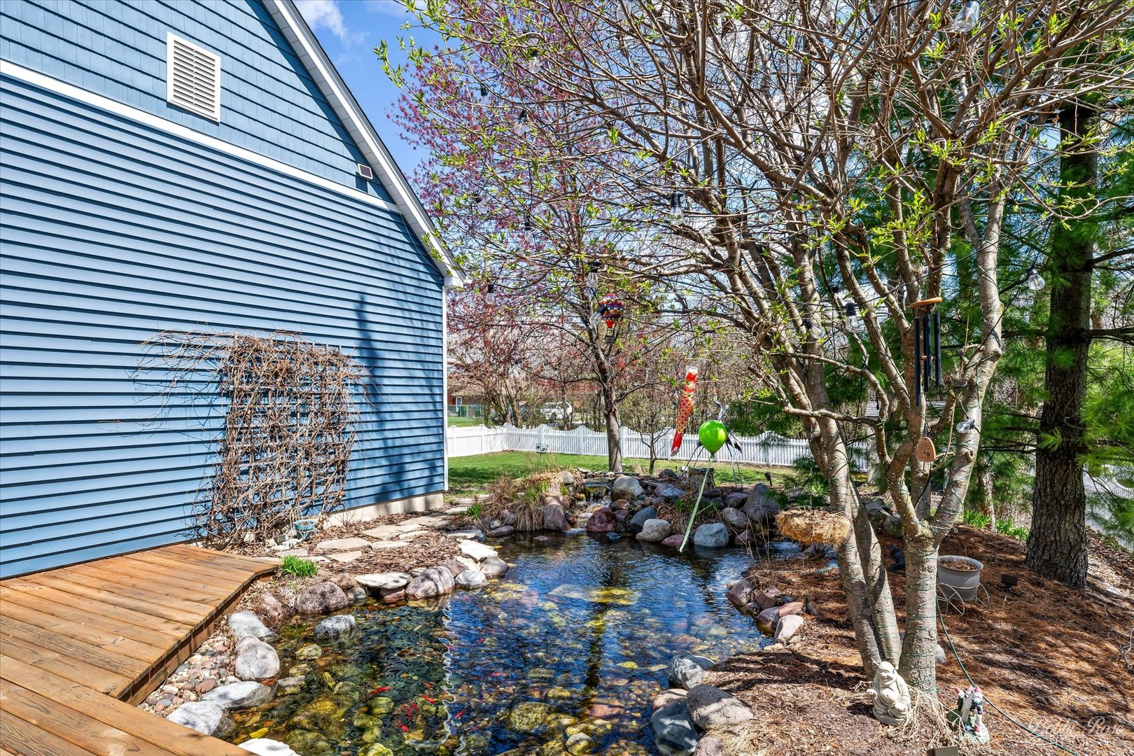 439 South Church Road Bensenville, IL 60106 - Photo 40 of 49 a backyard of a house with lots of green space