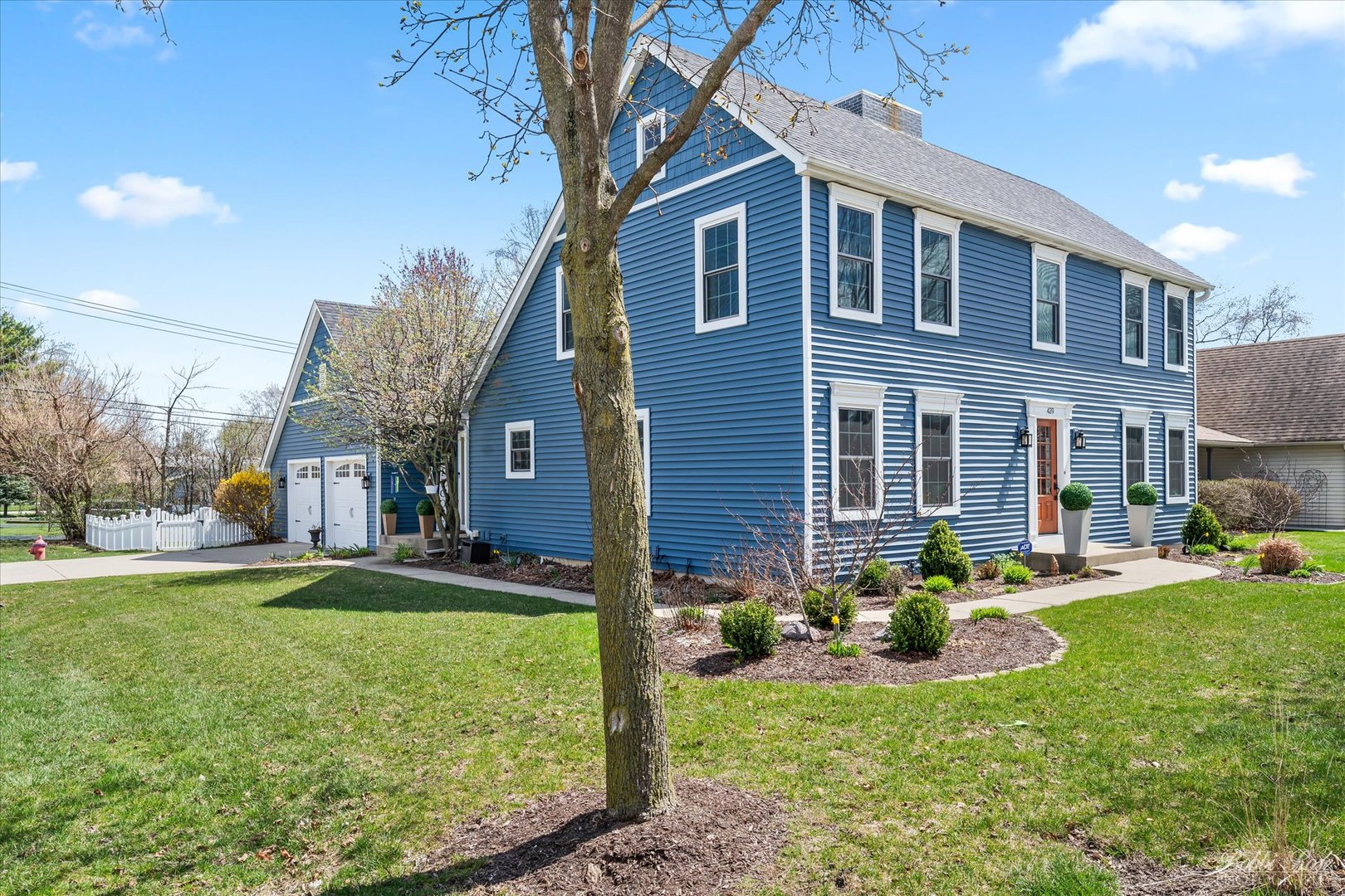 439 South Church Road Bensenville, IL 60106 - Photo 45 of 49 a front view of house with yard and green space
