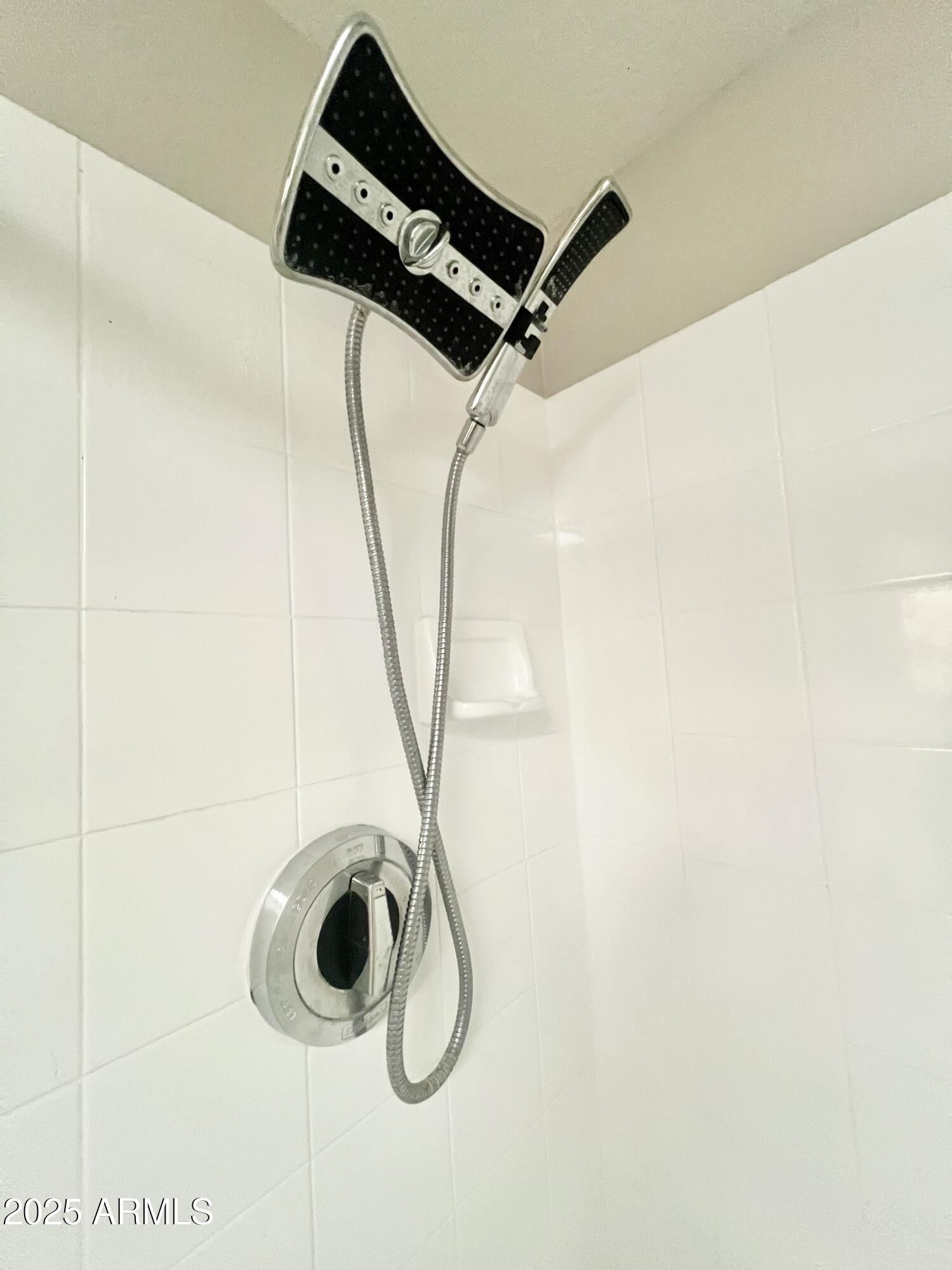 2855 South Ext Road, Unit 220 Mesa, AZ 85210 - Photo 20 of 40 a bathroom with a shower