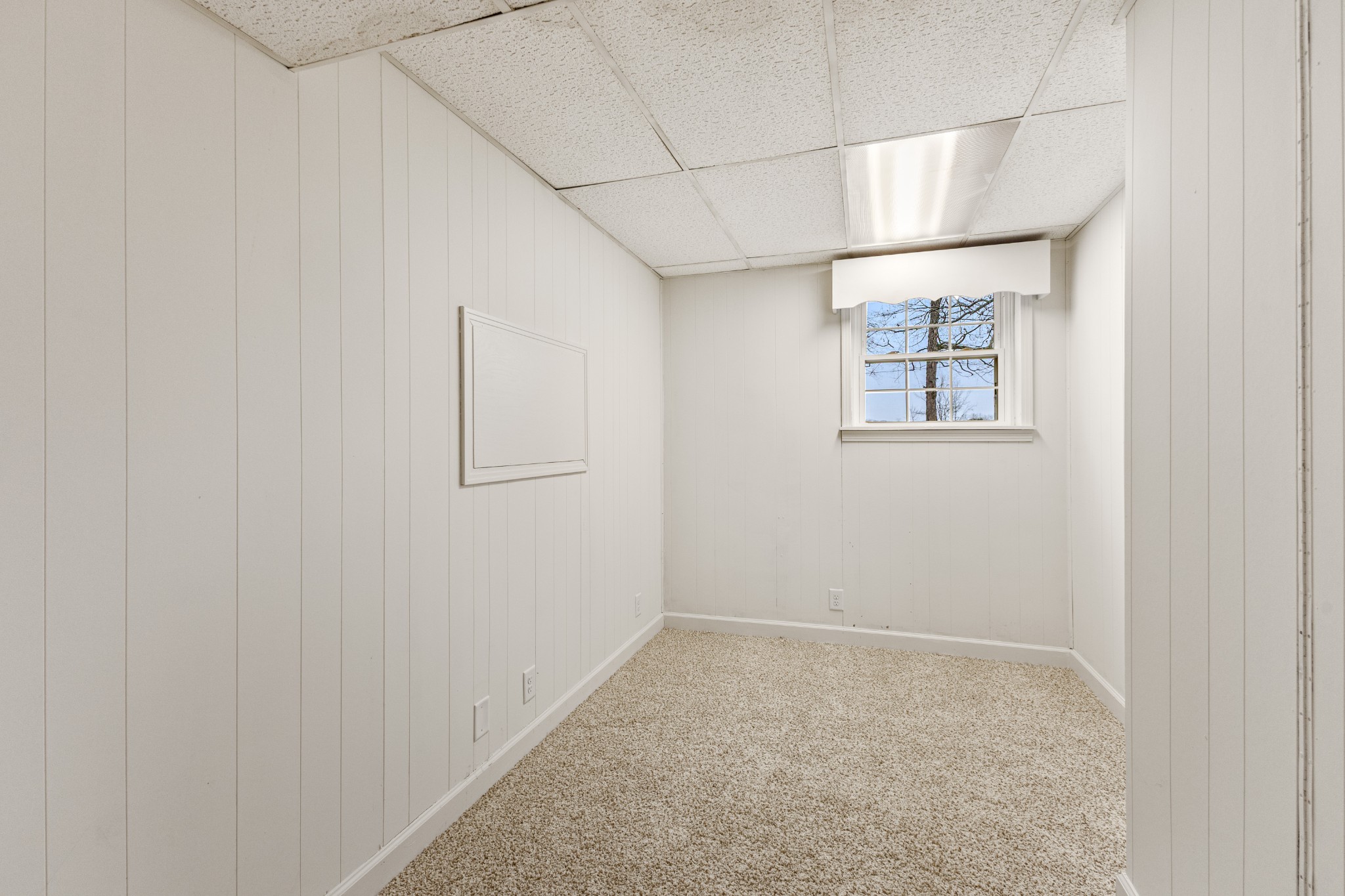 698 Houston Fielder Road Clarksville, TN 37043 - Photo 31 of 61 an empty room with windows