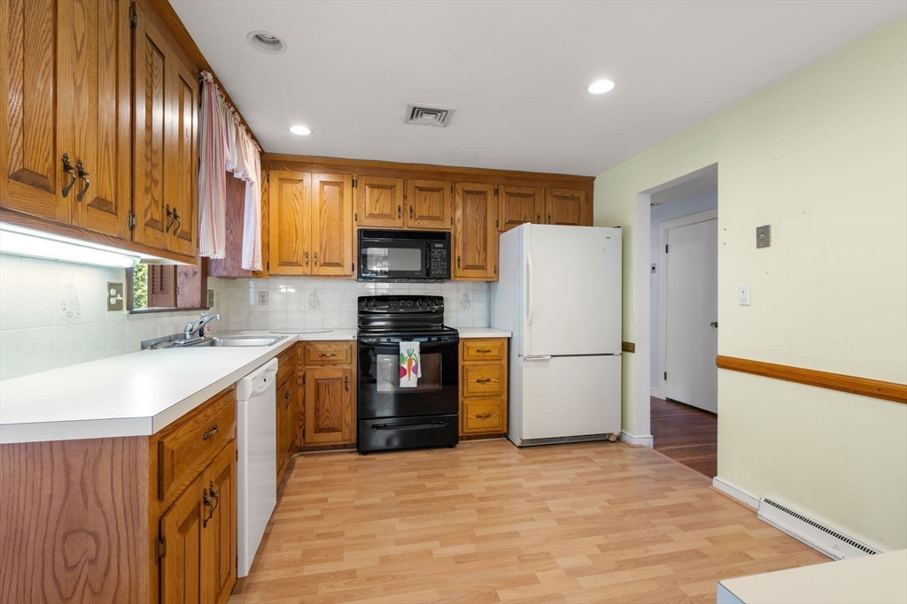 15 Haynes Road Framingham, MA 01701 - Photo 5 of 23 Gallery Image 5